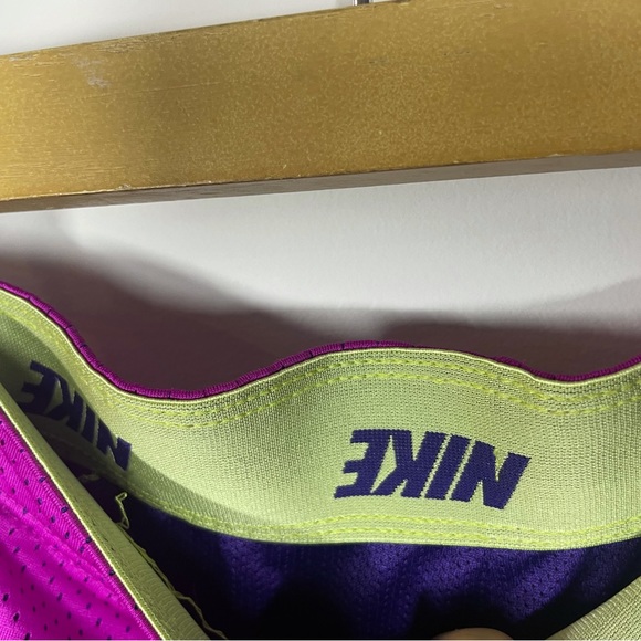 Nike, médium but more like a small - Picture 3 of 5